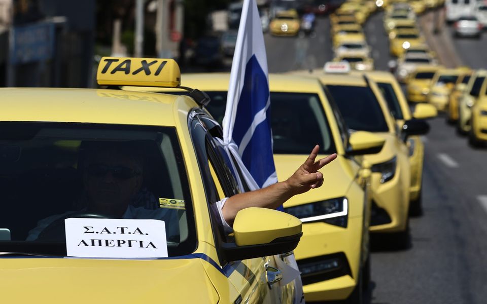 Taxi drivers strike across Greece