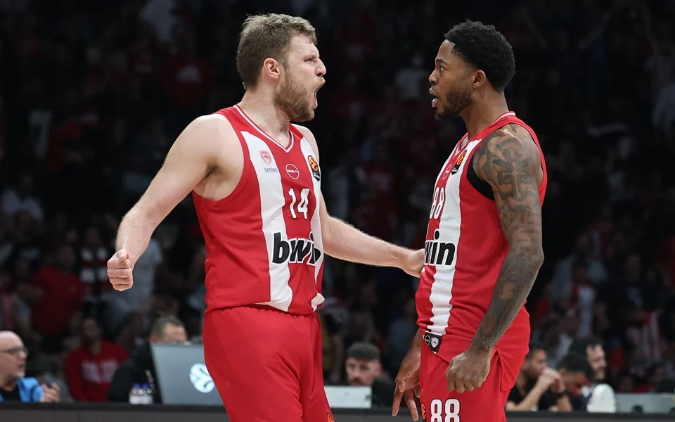 Greek teams secure Euroleague victories in home and away fixtures