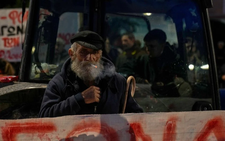 Protesting farmers leave tractors at Syntagma Square overnight